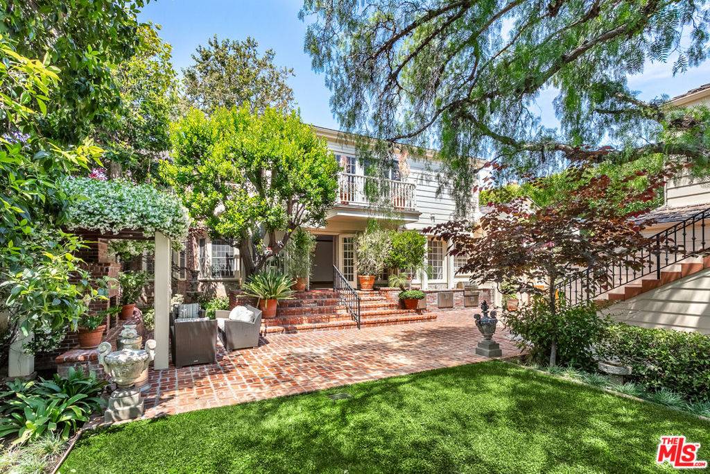 Beverly Hills, CA 90210,612 N Alta DR