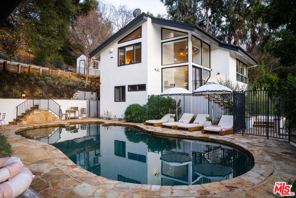 Calabasas, CA 91302,554 Mountain Green DR