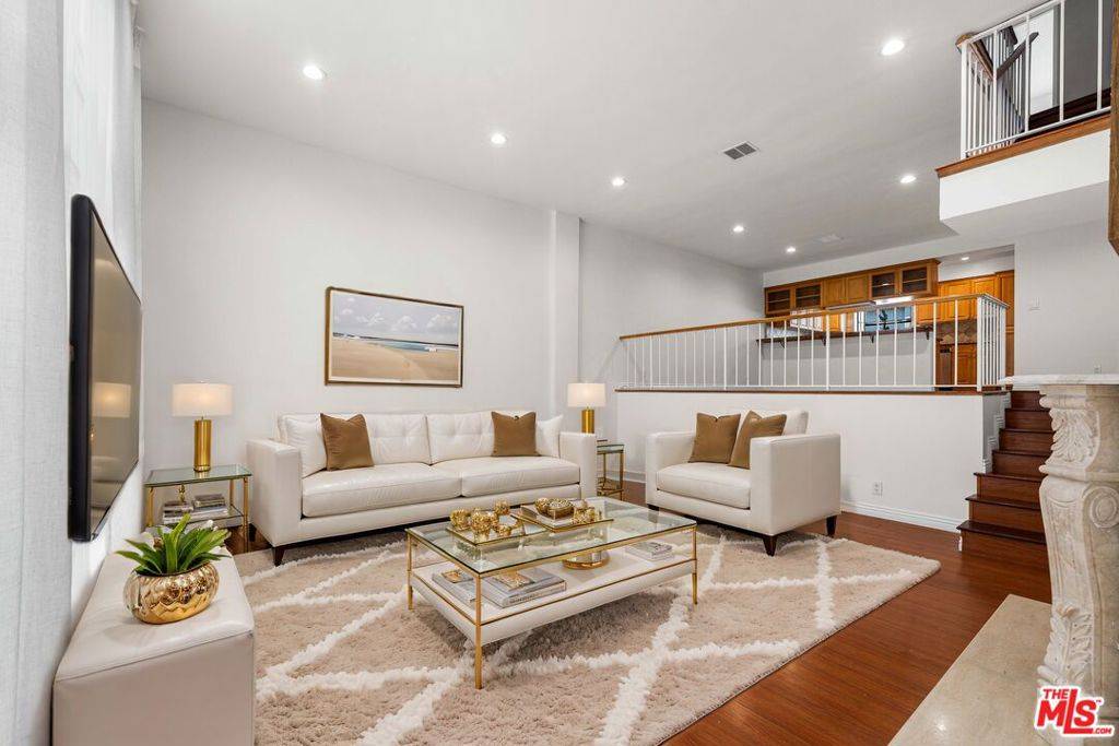 Encino, CA 91316,5229 Balboa BLVD #30
