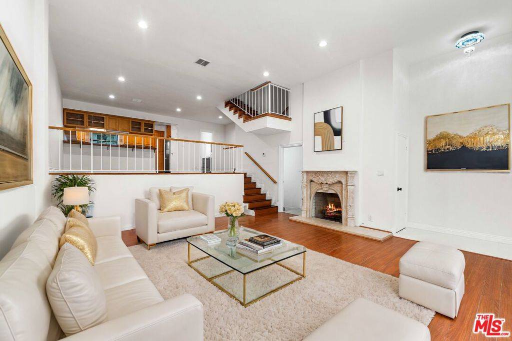 Encino, CA 91316,5229 Balboa BLVD #30