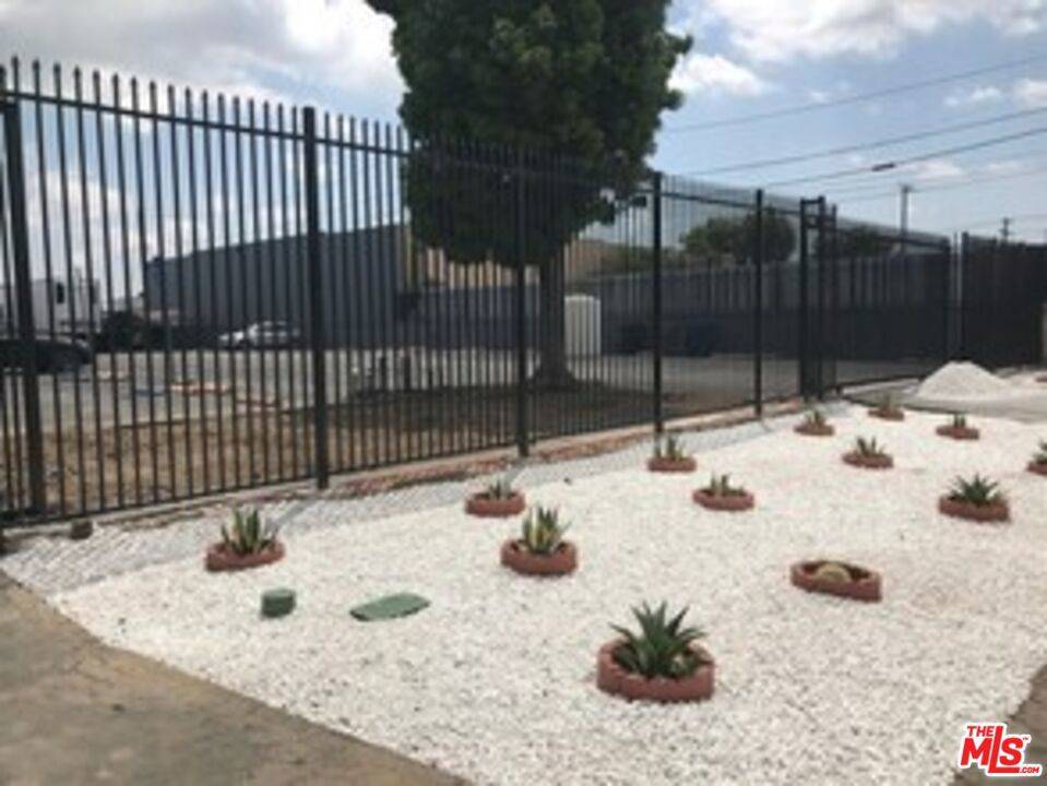 Van Nuys, CA 91406,6840 Hayvenhurst AVE
