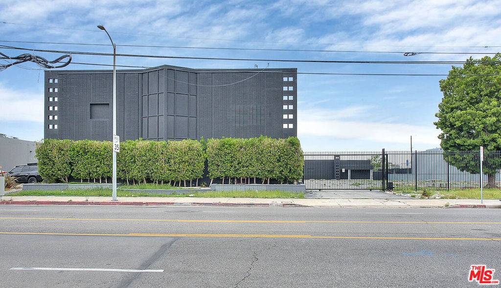 Van Nuys, CA 91406,6840 Hayvenhurst AVE