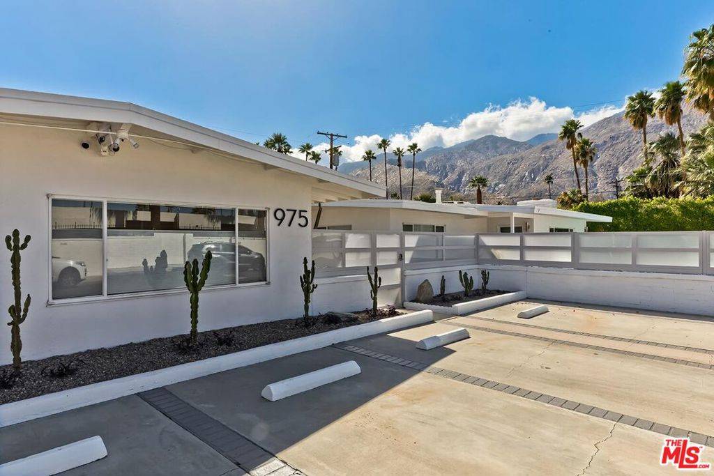 Palm Springs, CA 92264,975 E Camino Parocela