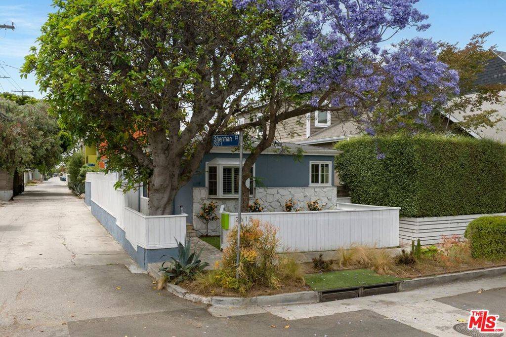Venice, CA 90291,2615 Beach AVE