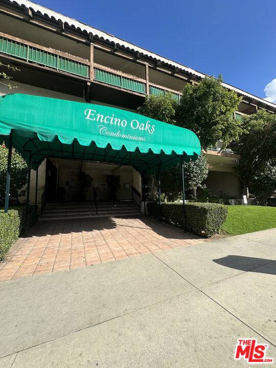 Encino, CA 91316,5460 White Oak AVE #A-118