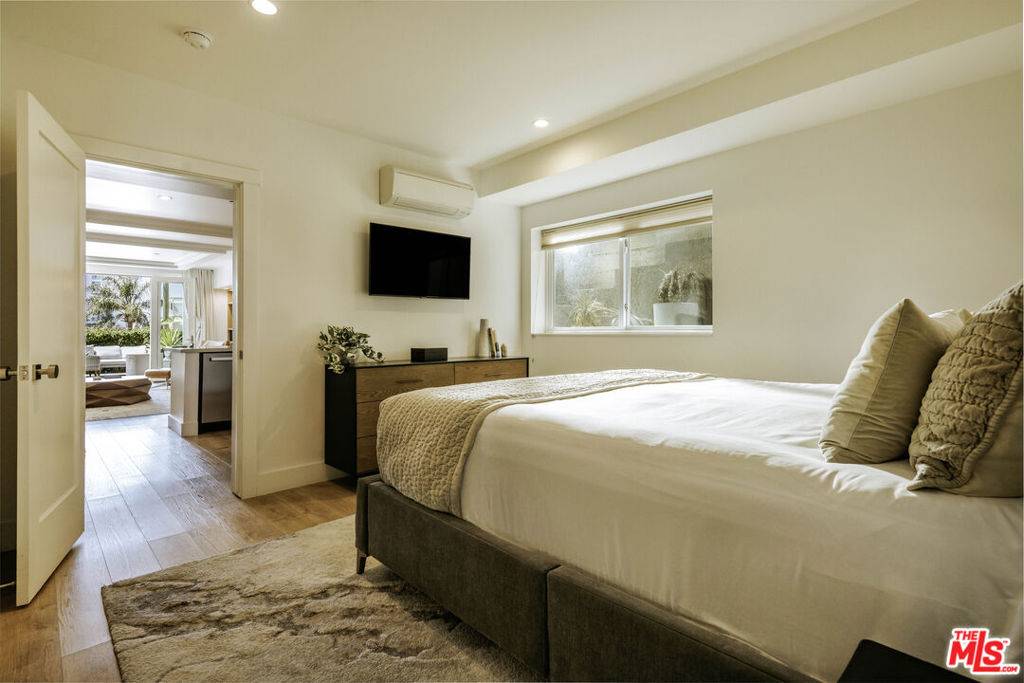 Santa Monica, CA 90405,2817 3rd ST #4