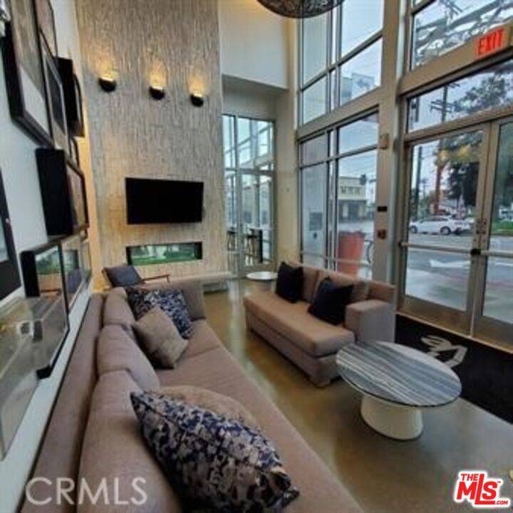 North Hollywood, CA 91601,11405 Chandler BLVD #402
