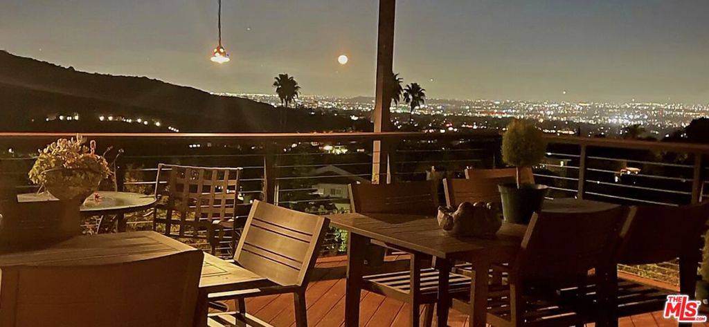 Pacific Palisades, CA 90272,1358 Duende LN