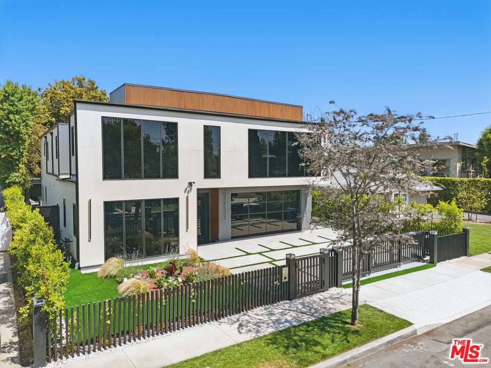 Sherman Oaks, CA 91423,4906 Van Noord AVE