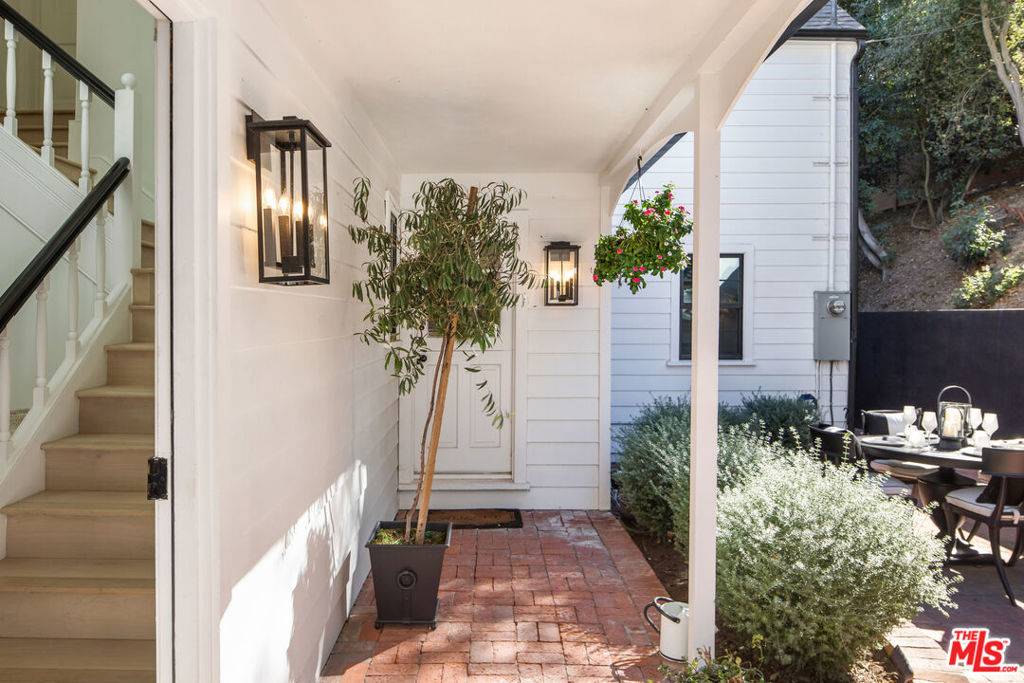 Beverly Hills, CA 90210,3100 Coldwater Canyon AVE
