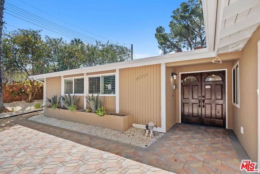 Woodland Hills, CA 91367,20553 Califa ST