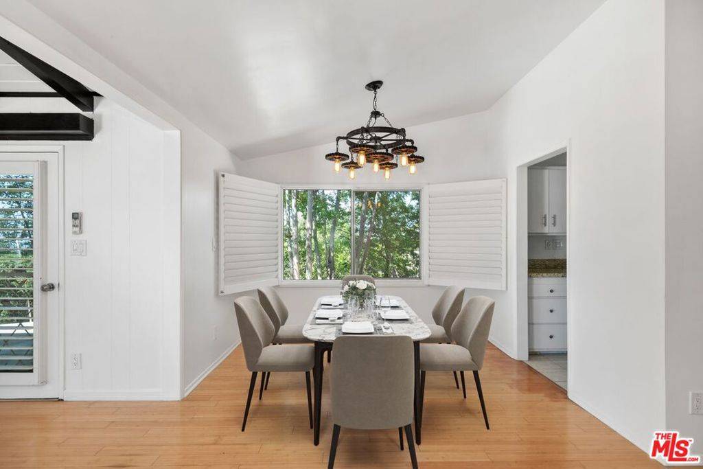Woodland Hills, CA 91367,20553 Califa ST