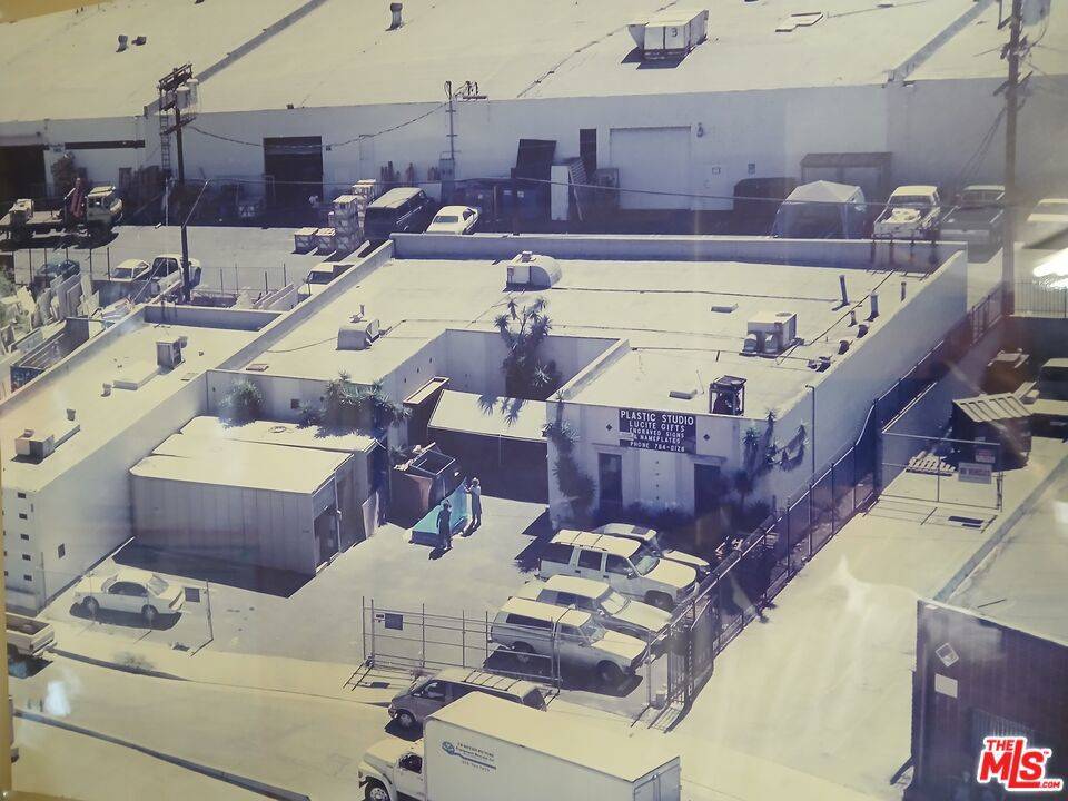 North Hollywood, CA 91605,13438 Wyandotte ST