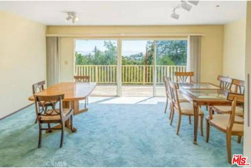 Woodland Hills, CA 91364,4938 Medina RD