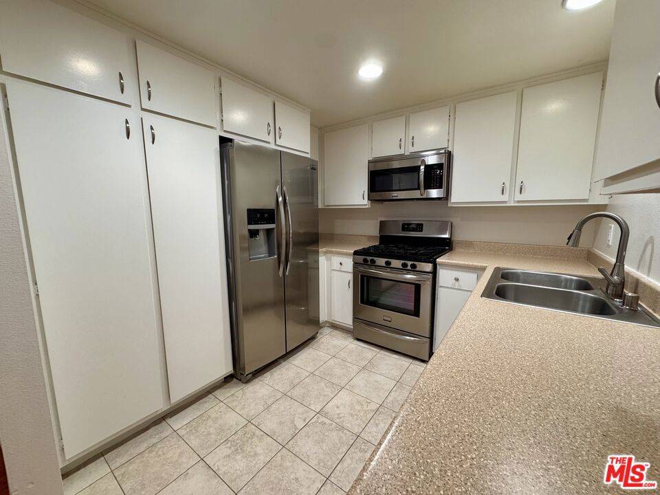 Thousand Oaks, CA 91362,1348 E Hillcrest DR #69