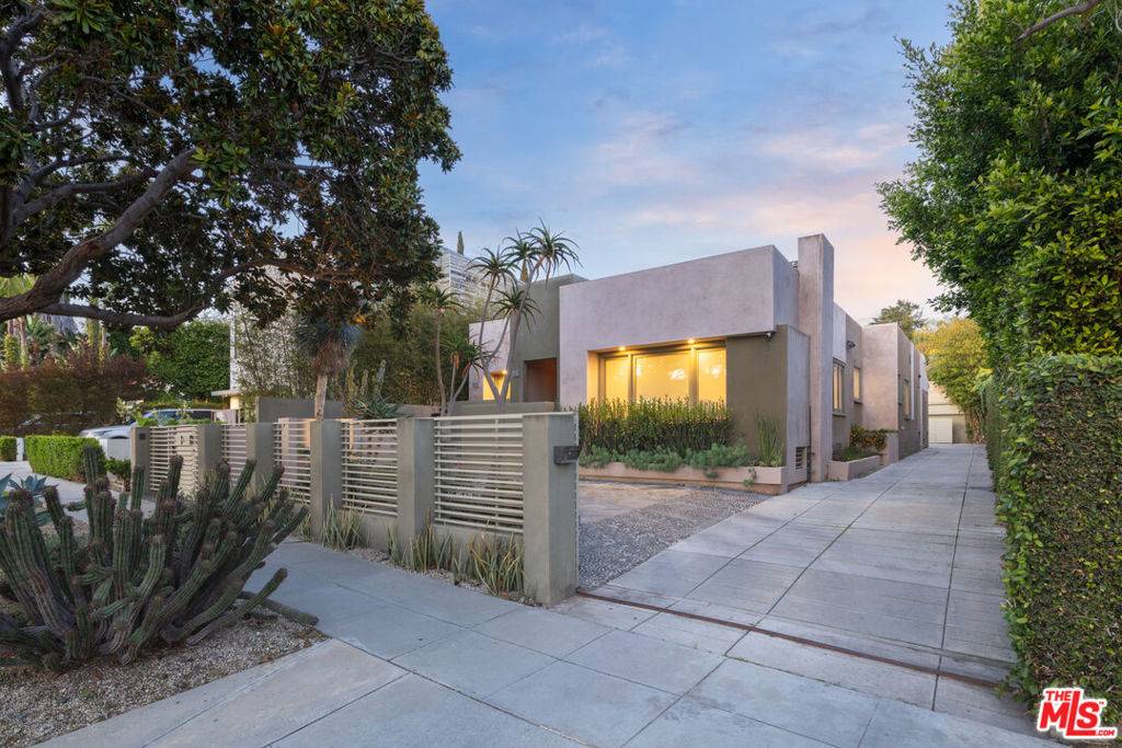 Los Angeles, CA 90046,816 N La Jolla AVE