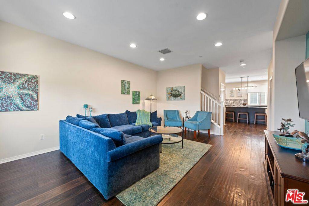 El Segundo, CA 90245,616 W Imperial AVE #2