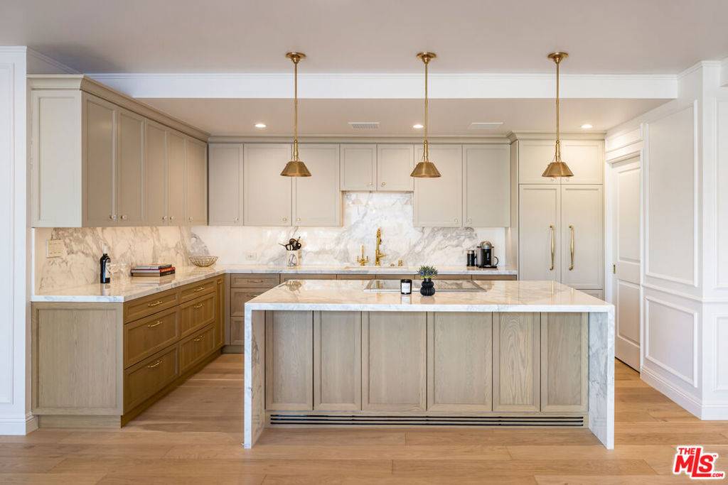 West Hollywood, CA 90069,818 N Doheny DR #1201