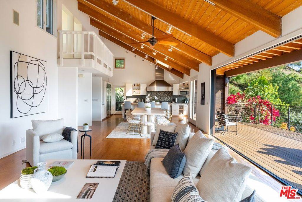 Topanga, CA 90290,21338 Colina DR