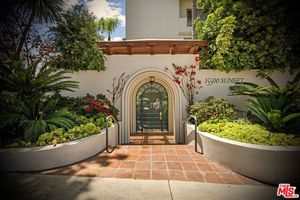 Pacific Palisades, CA 90272,15500 W Sunset BLVD #301