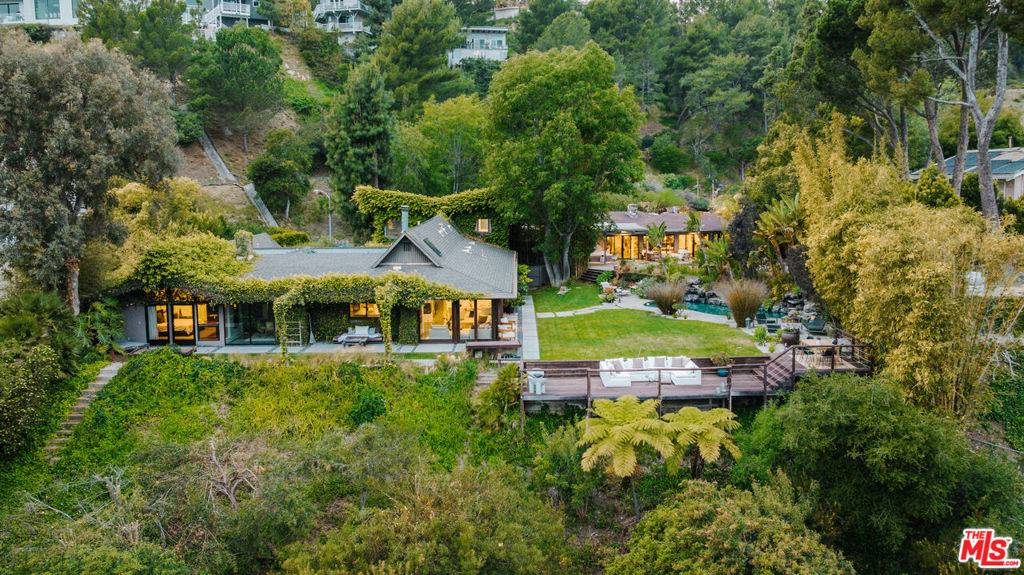 Los Angeles, CA 90049,2220 Banyan DR