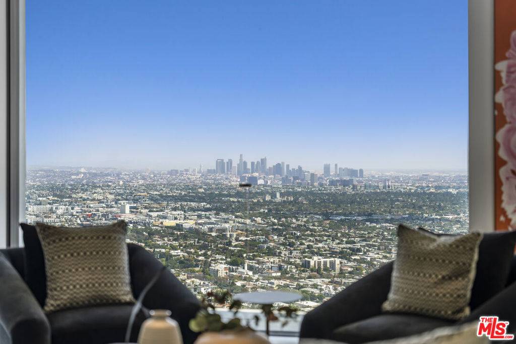 Los Angeles, CA 90069,1622 Viewmont DR