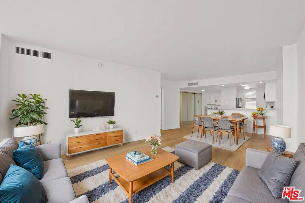 Los Angeles, CA 90292,4316 Marina City Drive #521C