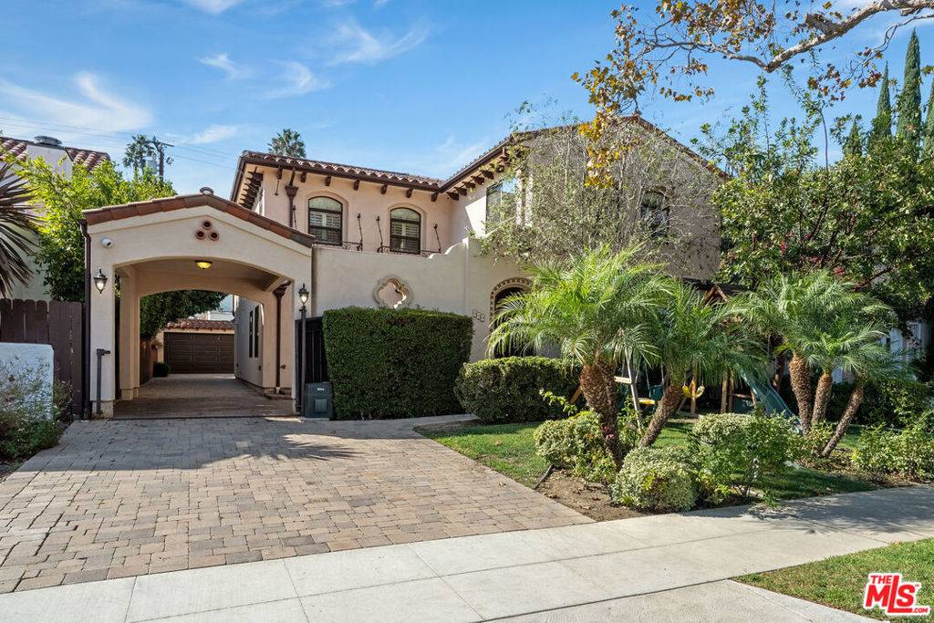 Beverly Hills, CA 90212,313 S Oakhurst DR