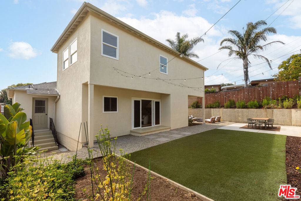 Los Angeles, CA 90043,5018 Valleydale AVE