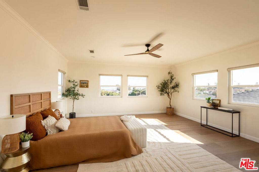 Los Angeles, CA 90043,5018 Valleydale AVE