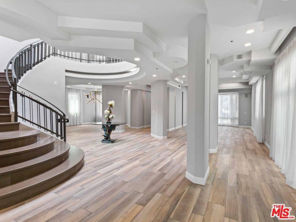 Beverly Hills, CA 90210,112 N Elm DR