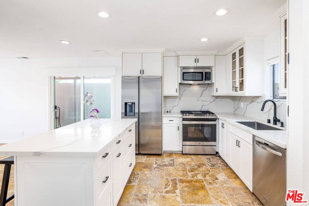 Malibu, CA 90265,28711 PACIFIC COAST HWY #30