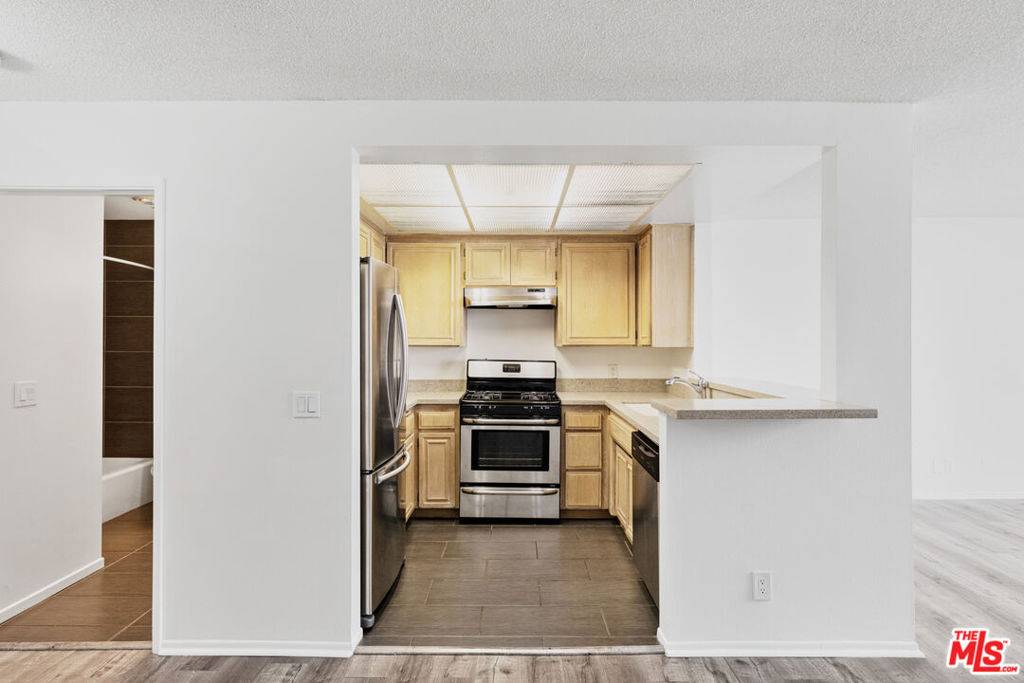 Van Nuys, CA 91401,6212 FULTON AVE #104