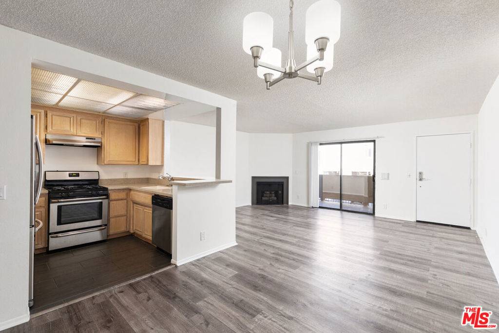 Van Nuys, CA 91401,6212 FULTON AVE #104