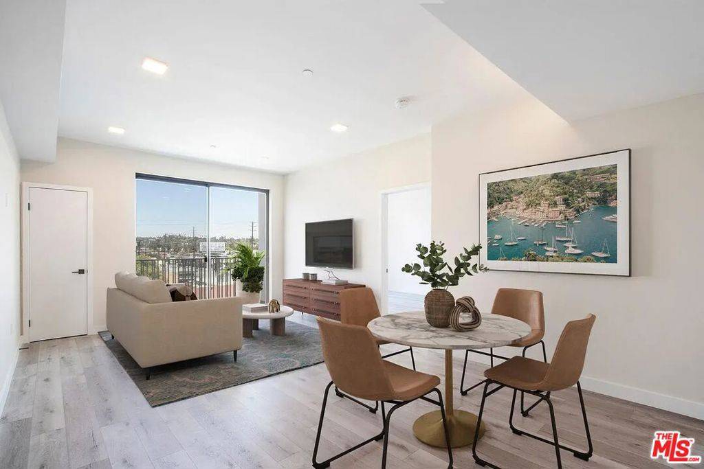 Los Angeles, CA 90029,1111 N Kenmore Ave #401