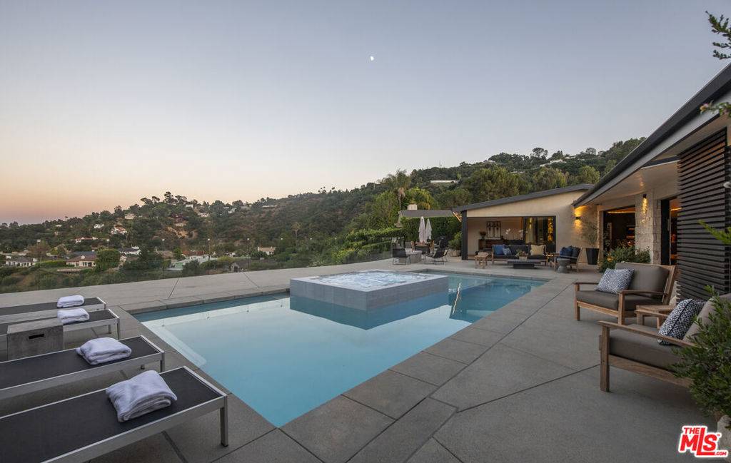 Studio City, CA 91604,3526 Wrightwood CT