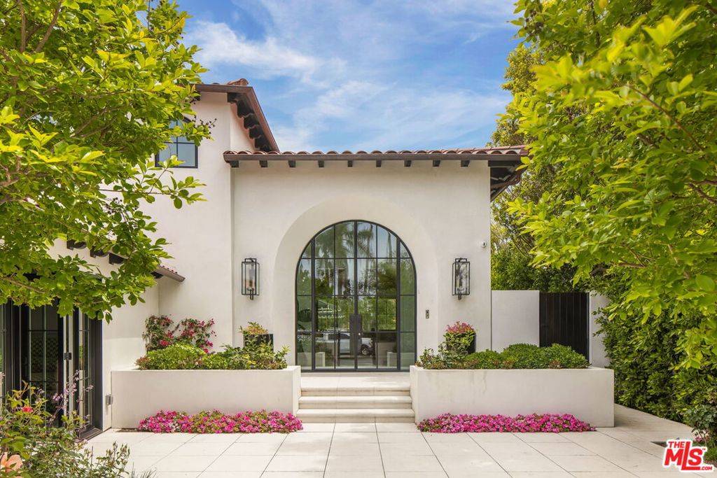 Pacific Palisades, CA 90272,Address not disclosed