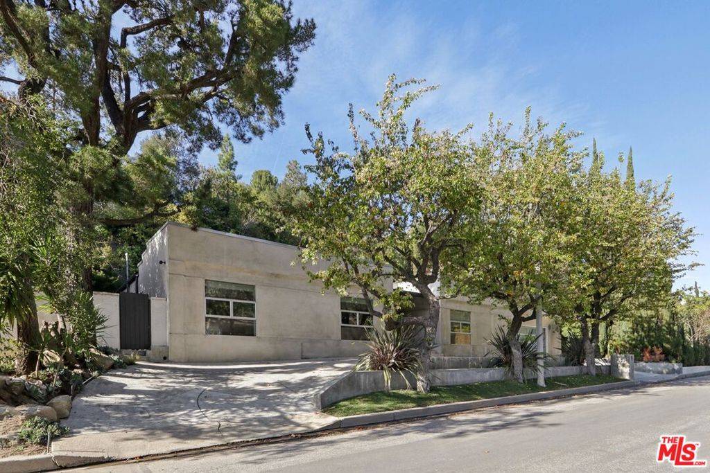 Los Angeles, CA 90077,15539 Hamner DR