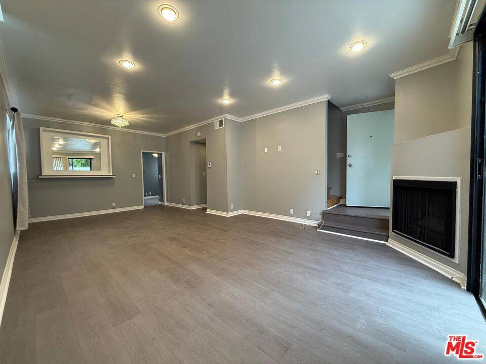 Van Nuys, CA 91405,7311 Kester AVE #14