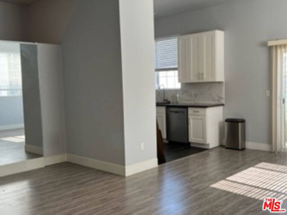 North Hollywood, CA 91605,6833 6833 Hinds AVE