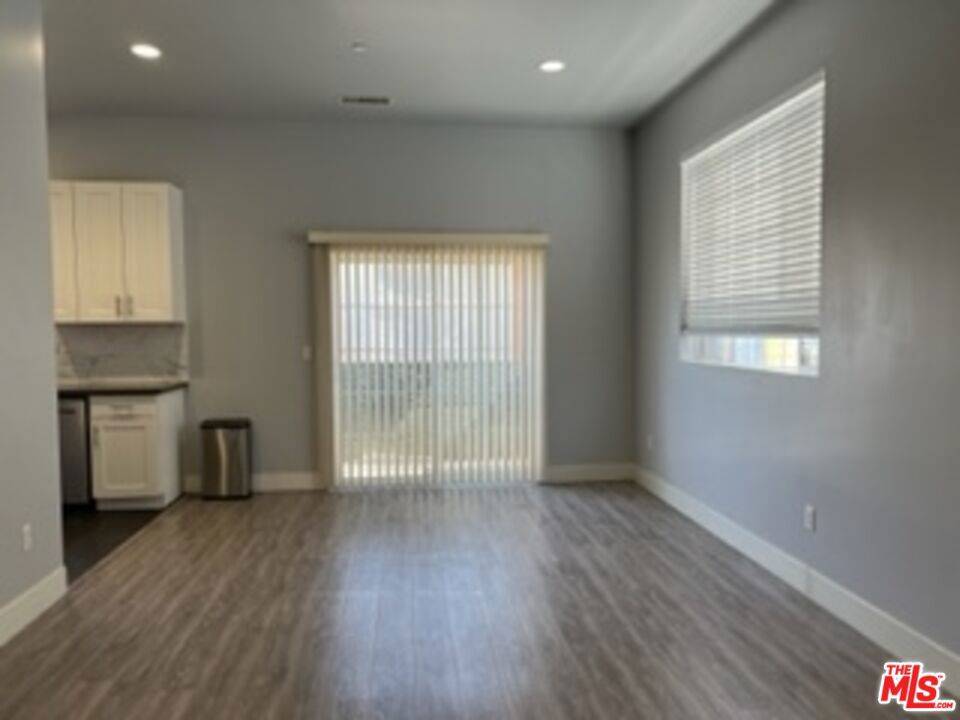North Hollywood, CA 91605,6833 6833 Hinds AVE