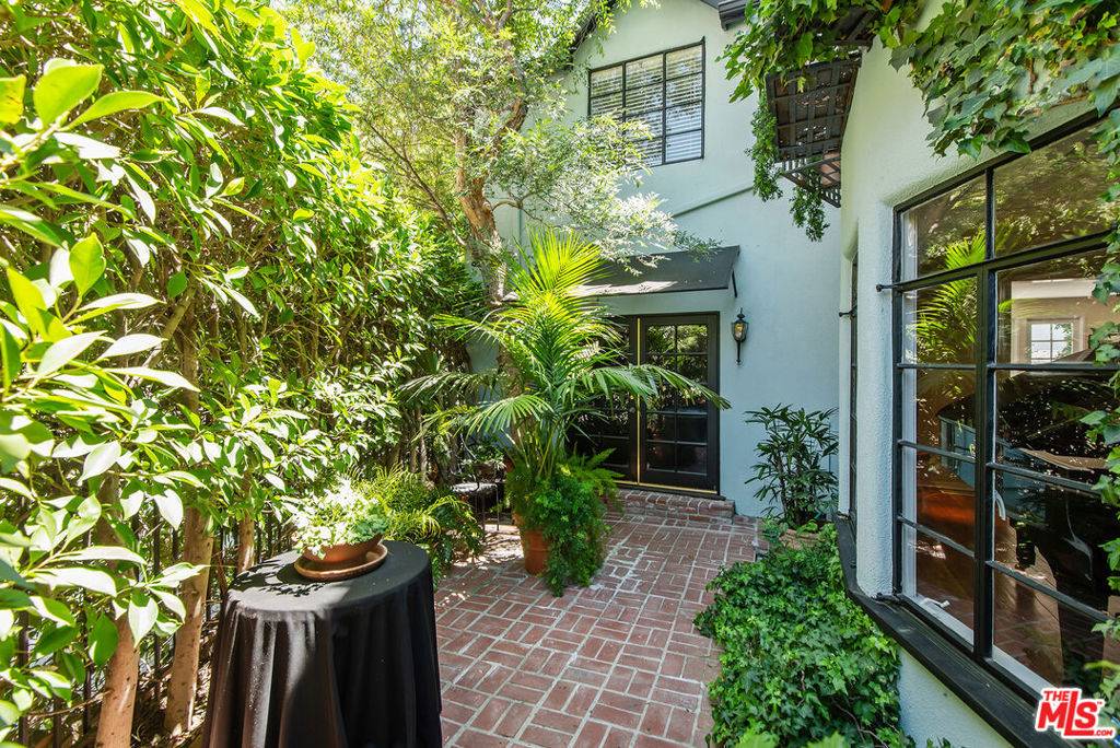 Los Angeles, CA 90069,1151 Sunset Vale AVE