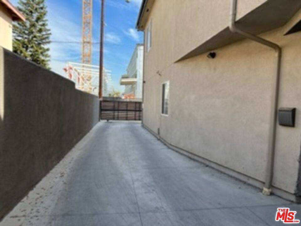 North Hollywood, CA 91605,6831 6831 1/2 Hinds AVE