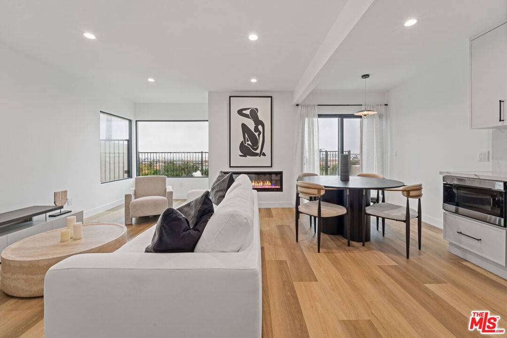 Marina Del Rey, CA 90292,3305 Ocean Front WALK #1 & 2