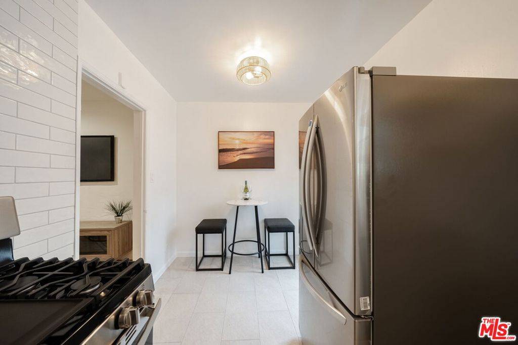Glendale, CA 91202,823 Highland AVE #15