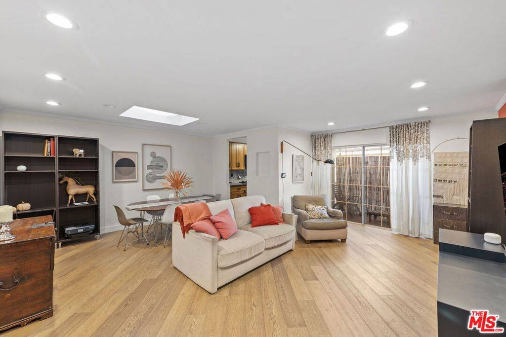 Santa Monica, CA 90405,1144 10th #8