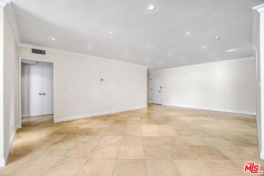 Los Angeles, CA 90049,11970 Montana AVE #205