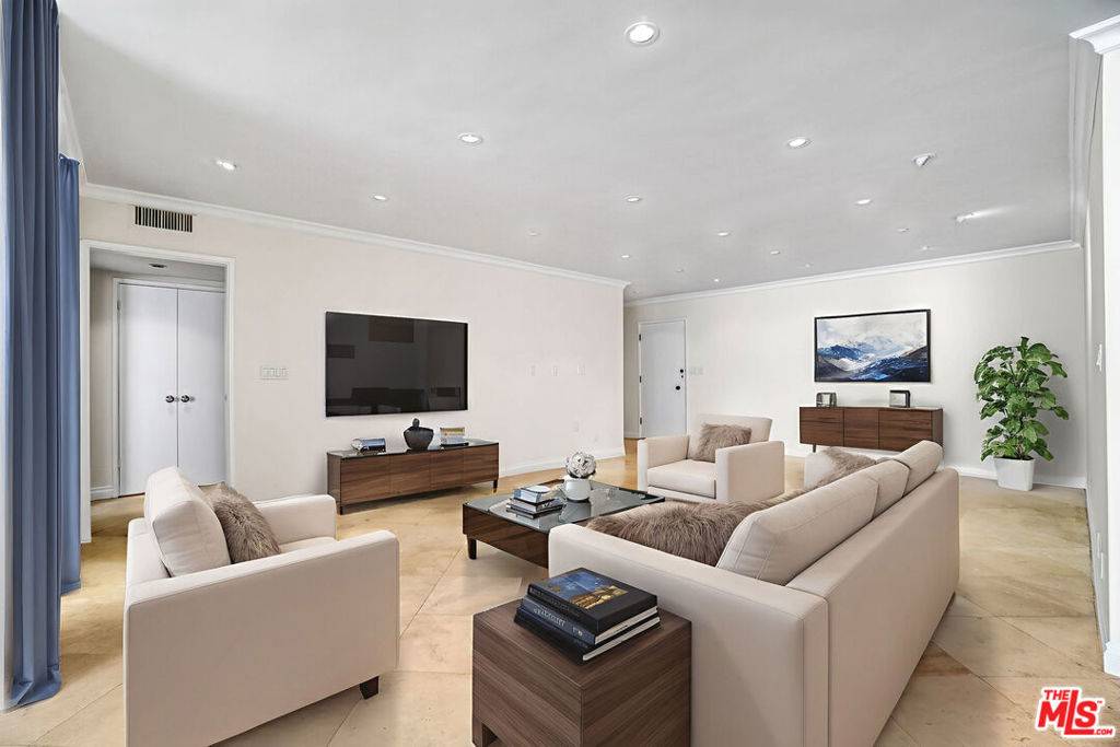 Los Angeles, CA 90049,11970 Montana AVE #205