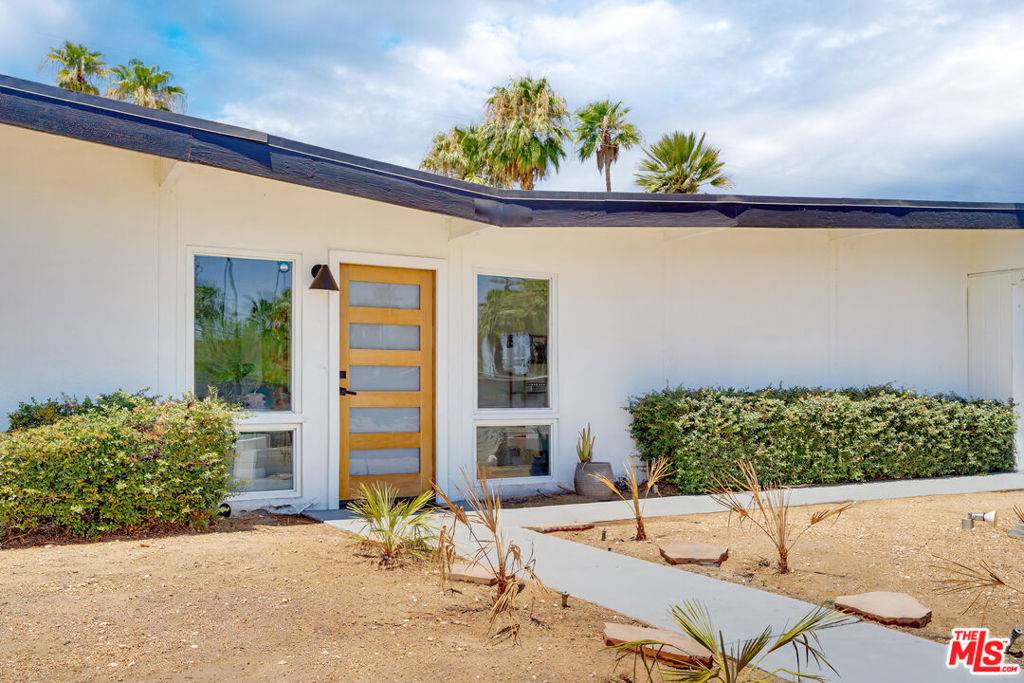 Palm Springs, CA 92262,547 N Farrell DR