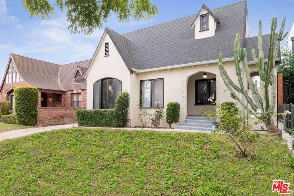 Beverly Hills, CA 90211,445 S Wetherly DR